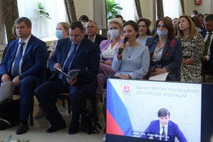 Министр просвещения обсудил с детскими омбудсменами вопросы образования