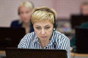 Операторы горячей линии Минпросвещения России разъясняют информацию о начале нового учебного года  