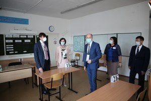 Сергей Кравцов оценил готовность школ к проведению ЕГЭ